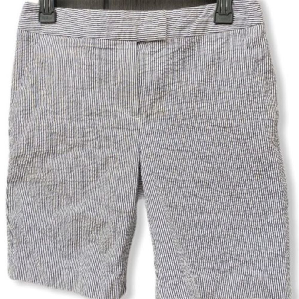 Darjoni Pinstripe Shorts‎